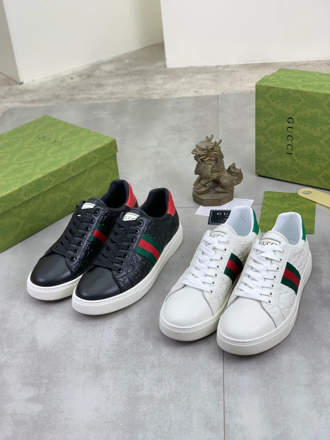 Men's Men's Shoes P420 💰[New Style] 🆘 The latest model from Gucci's official website🎁Classic casual and fashionable men's shoes👟Hot style💥Simple and elegant style, exclusive for trendy men. Unique latest brand elements from the official website👑Gucci original decoration, fashionable and generous, made of original soft calfskin fabric➕Comfortable soft sheepskin lining ✅The official website specifies wear-resistant rubber outsole_full of elasticity, classic model taken in real life🎬Color: 2️⃣colors available😍Number: 38-44